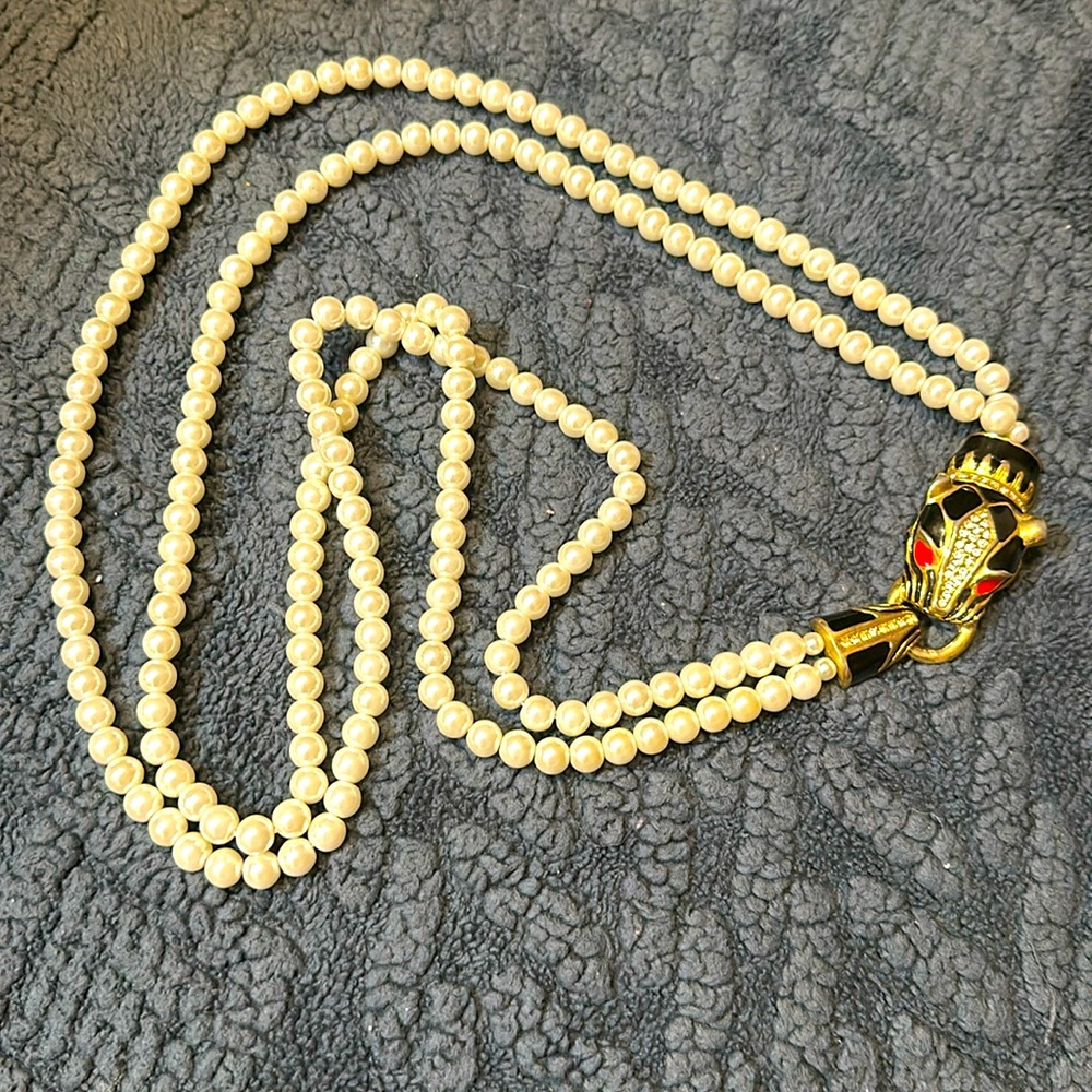 🐉 Pearl necklace with a dragon clasp